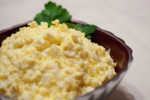 Яичный салат (фаршированные яйца)